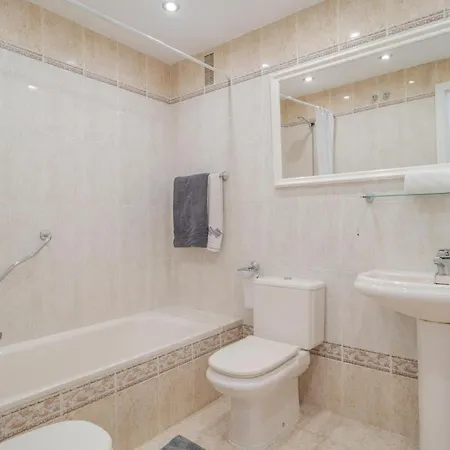 Apartman 2 Bedroom Awesome In Estepona