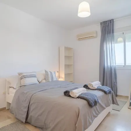 2 Bedroom Awesome In Εστεπόνα