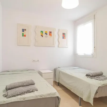 2 Bedroom Awesome In Διαμέρισμα Εστεπόνα